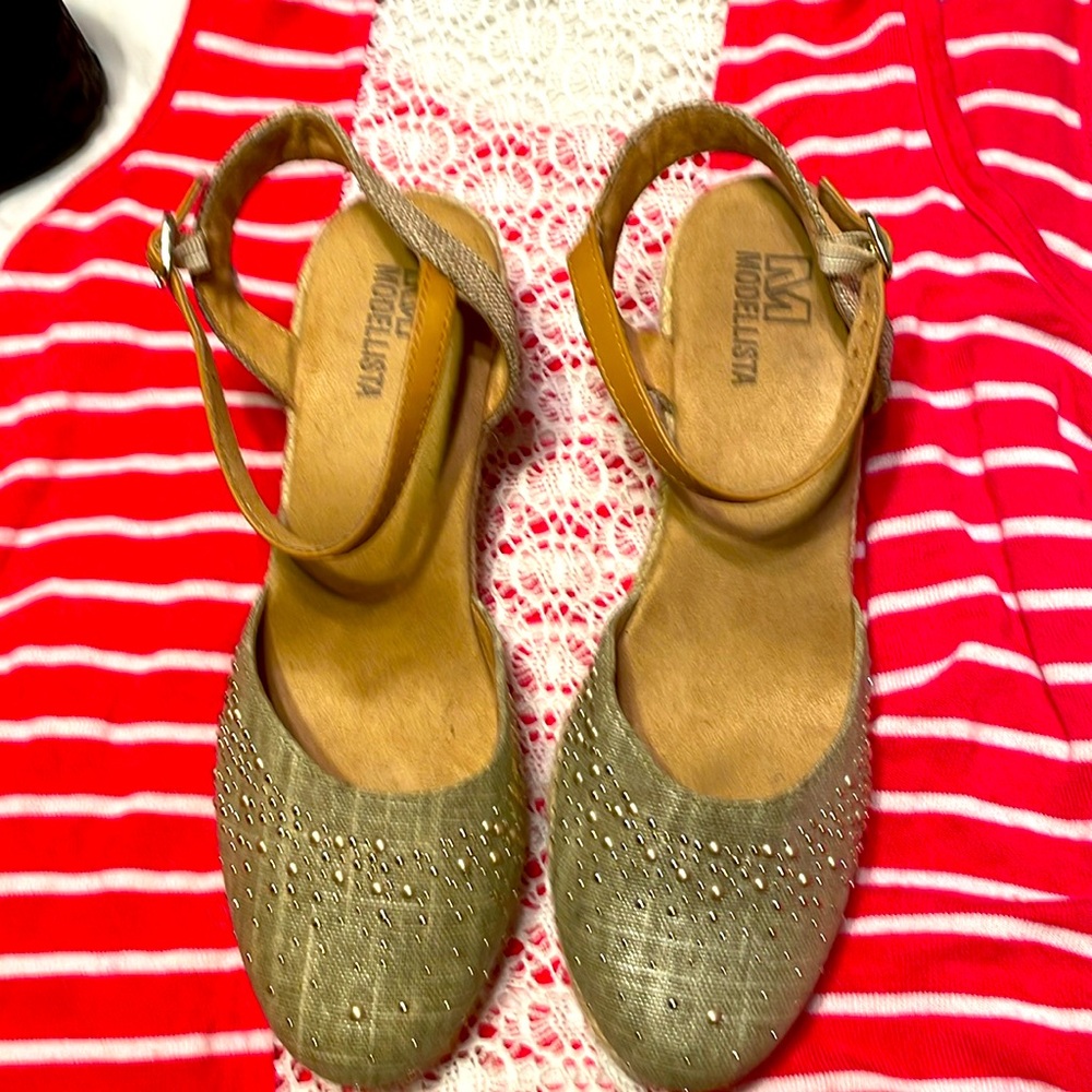 Cute strappy sandals with gold embellishments on the rounded toes